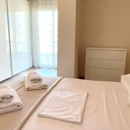 Art Vacation For 7 Guests In Center