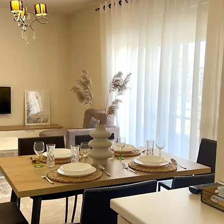 Art Vacation For 7 Guests In Center