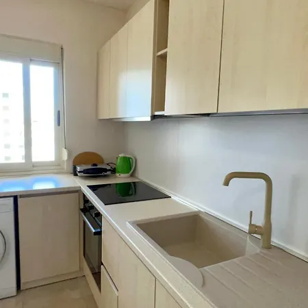 Art Vacation For 7 Guests In Center Durres