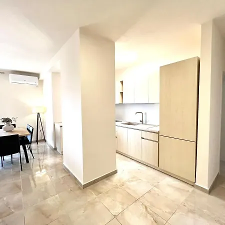 Apartment Art Vacation For 7 Guests In Center *