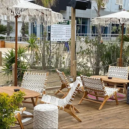 Art Vacation For 7 Guests In Center Apartment