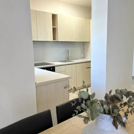 Apartment Art Vacation For 7 Guests In Center