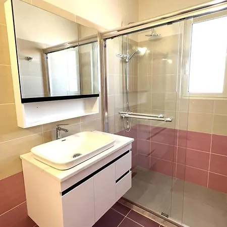 Art Vacation For 7 Guests In Center Apartment Durres